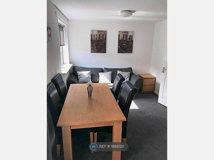 2 Bedroom Flat To Rent In Elm Street Lane, Cardiff, CF24