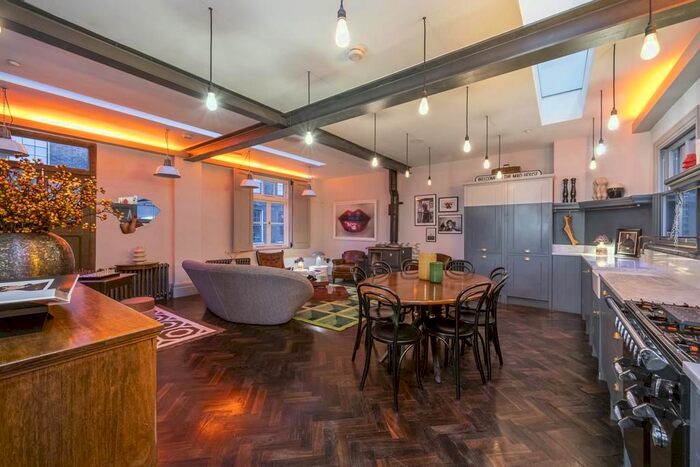 3 Bedroom Terraced House To Rent In Park Street, Borough, SE1