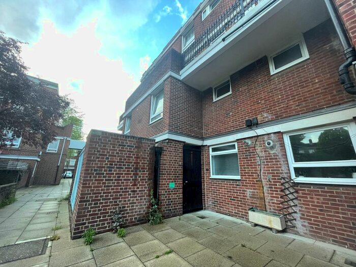 4 Bedroom Maisonette To Rent In Hope Street, Clapham Junction, SW11