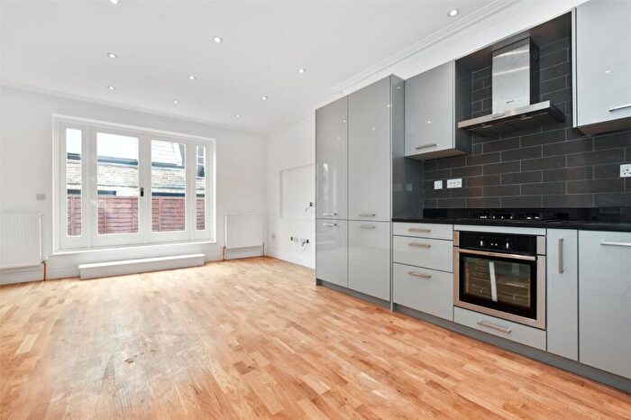 1 Bedroom Terraced House To Rent In Amhurst Road, Hackney, London, E8