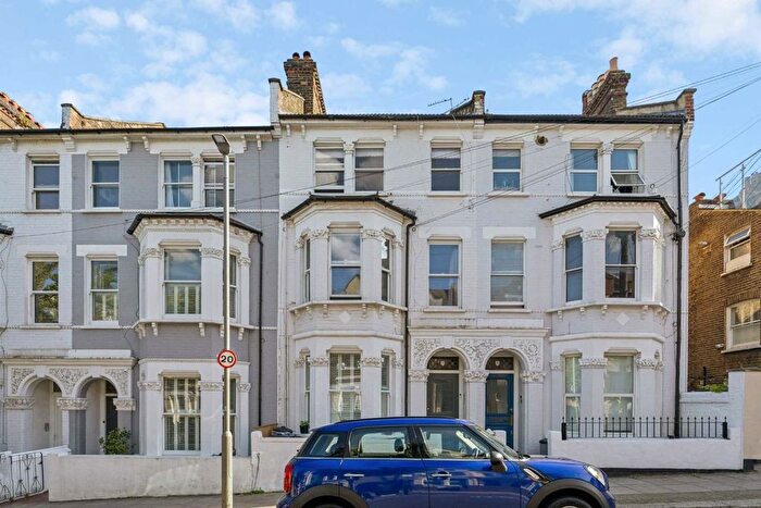2 Bedroom Flat To Rent In Eckstein Road, Battersea, SW11