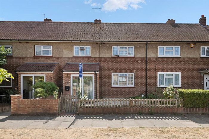 3 Bedroom Terraced House For Sale In Peacock Avenue, Feltham, TW14