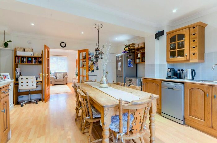 2 Bedroom Property To Rent In Bloxham Crescent, Hampton, TW12