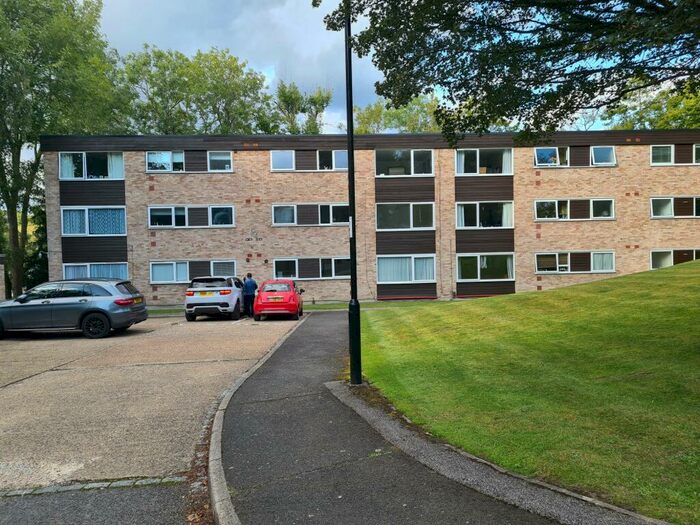 2 Bedroom Flat To Rent In Hawkhirst Court, CR8
