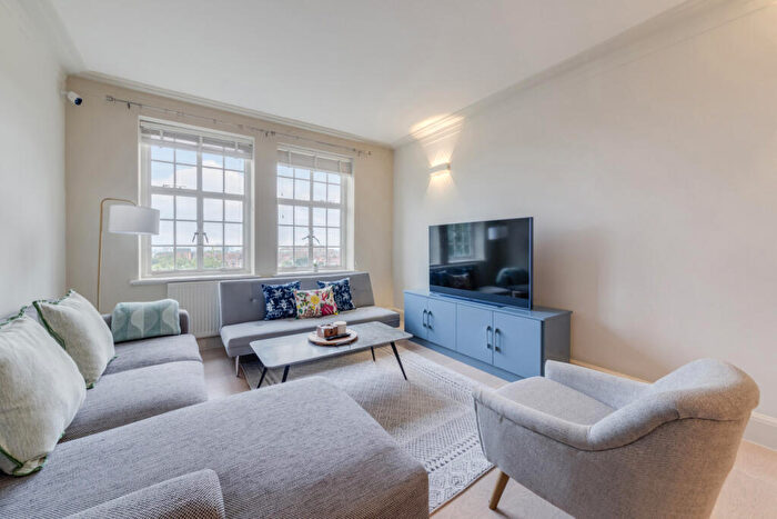 3 Bedroom Flat To Rent In Hillside Court, Finchley Road, NW3