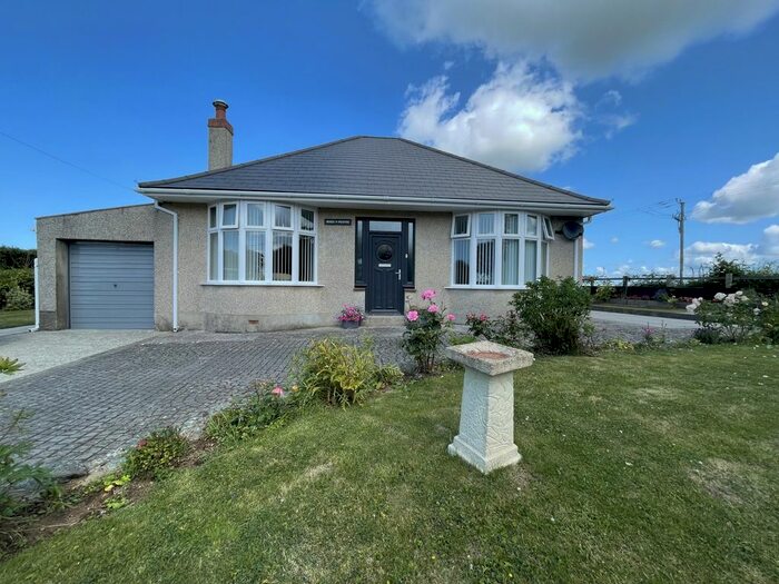 4 Bedroom Bungalow For Sale In Maes-Y-Pentre, Tiers Cross, Haverfordwest, Pembrokeshire, SA62