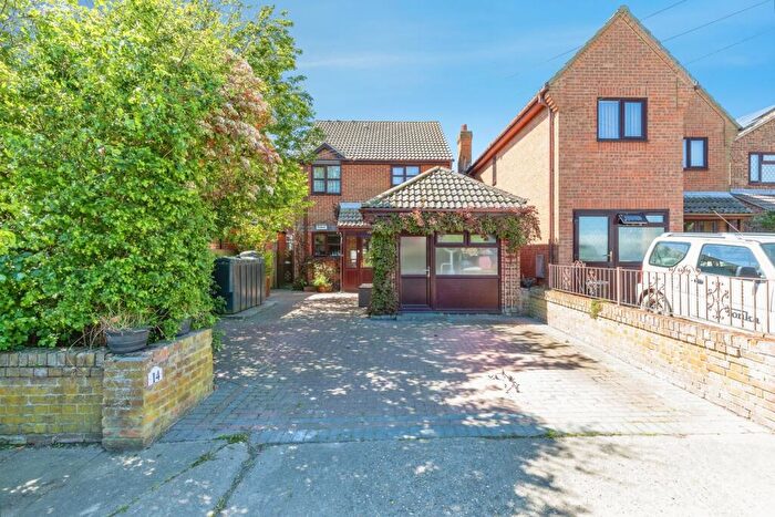 3 Bedroom Detached House For Sale In Burrows Lane, Middle Stoke, Rochester, Kent, ME3