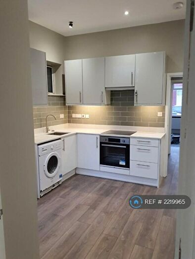 2 Bedroom Flat To Rent In Sidney Avenue, London, N13