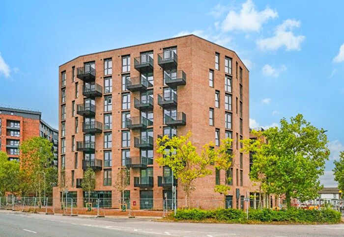 2 Bedroom Flat To Rent In Princes Way, Milton Keynes, Buckinghamshire, MK2