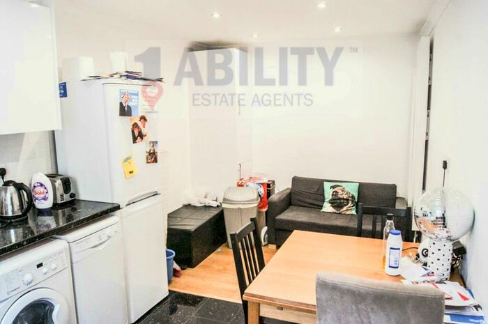 3 Bedroom House To Rent In Langdale Close, SE17