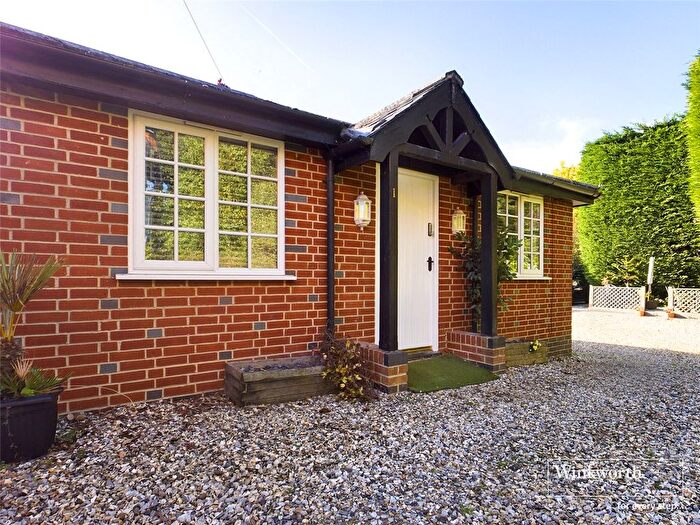 1 Bedroom Bungalow To Rent In London Road, Twyford, Reading, Berkshire, RG10
