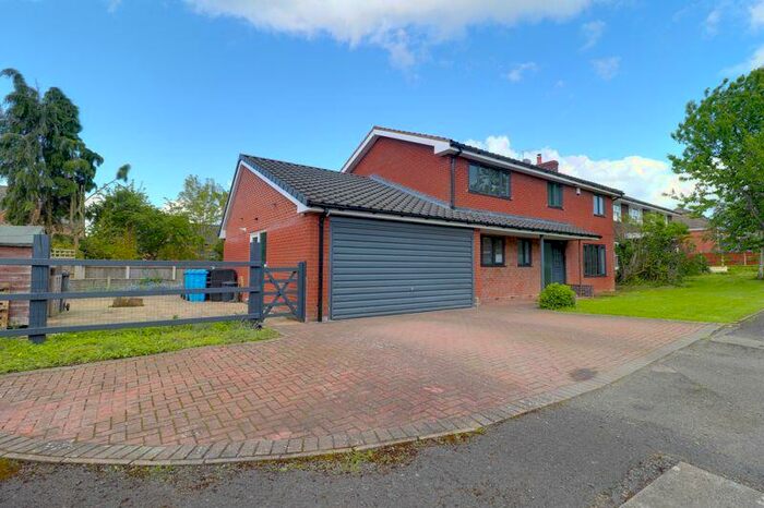 4 Bedroom Detached House For Sale In Fir Tree Close, Coppenhall, Stafford, ST18