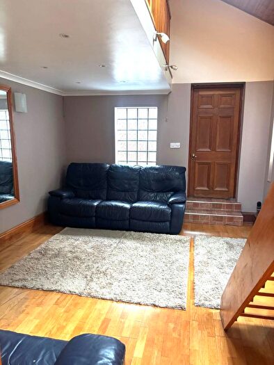 1 Bedroom Cottage To Rent In The Crossways, Hounslow, TW5