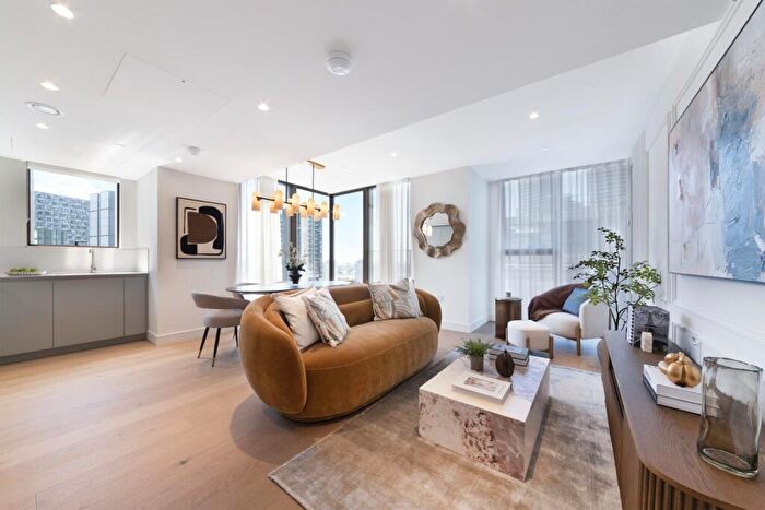2 Bedroom Apartment To Rent In Harcourt Tower, South Quay Plaza, Canary Wharf, E14