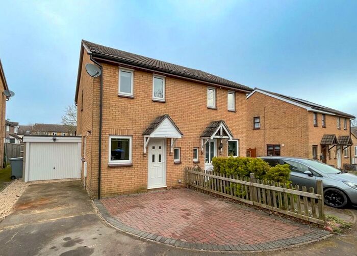 2 Bedroom End Of Terrace House To Rent In Heather Close, Carterton, Oxfordshire, OX18