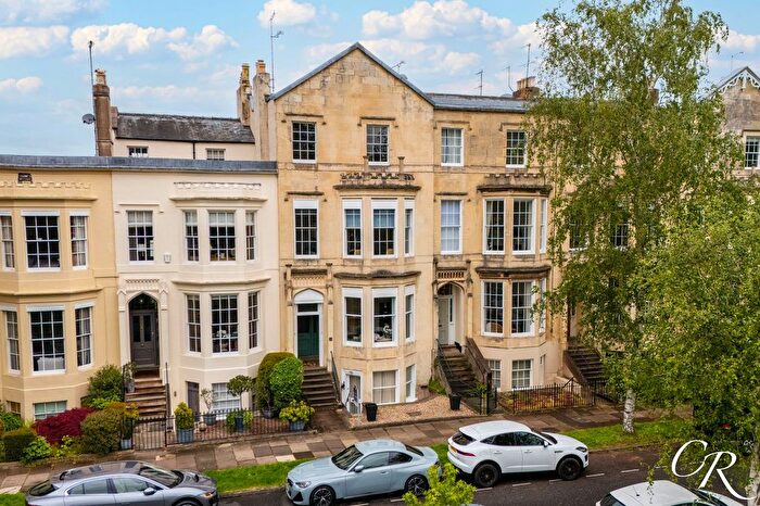 2 Bedroom Flat For Sale In Clarence Square, Cheltenham, GL50