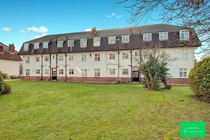 2 Bedroom Property For Sale In East End Road, London, N2