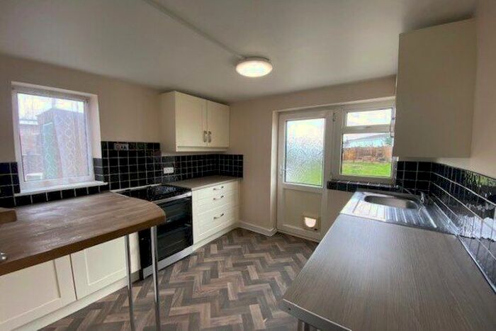 2 Bedroom Flat To Rent In Pilkington Close, Bristol, BS34