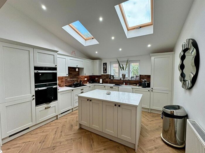 3 Bedroom End Of Terrace House For Sale In Knutsford View, Hale Barns, Altrincham, WA15