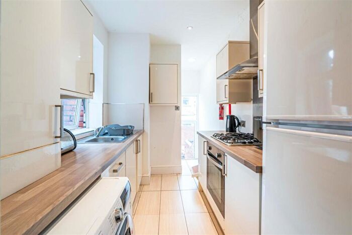 5 Bedroom Maisonette To Rent In £pppw - Brandon Grove, Sandyford, NE2
