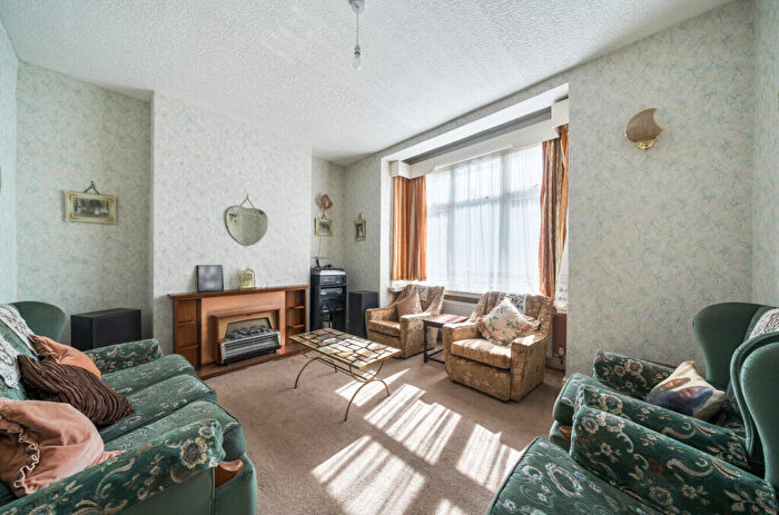 3 Bedroom End Of Terrace House For Sale In Graham Avenue, Tooting Borders, CR4