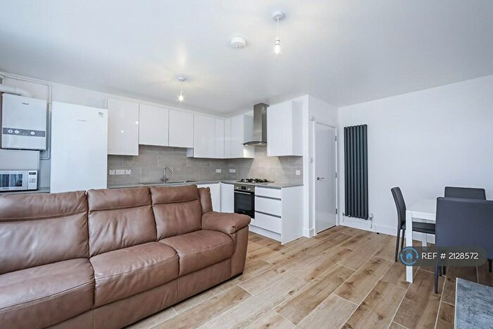 4 Bedroom Flat To Rent In Fellows Court, London, E2