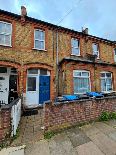 2 Bedroom Maisonette To Rent In Lea Road, Enfield, EN2