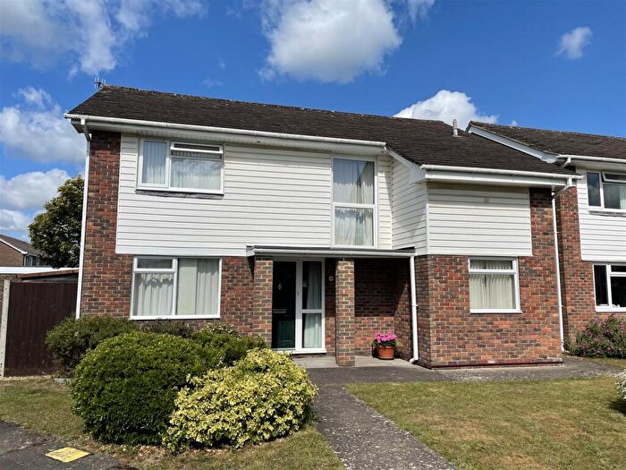 4 Bedroom Detached House For Sale In Ferndale Road, Chichester, PO19