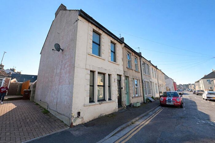 3 Bedroom End Of Terrace House To Rent In Regent Road, Gillingham, ME7