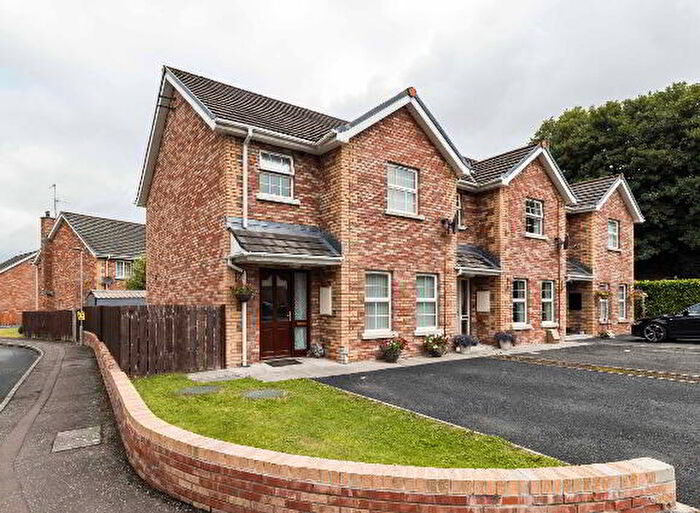 3 Bedroom End TownHouse For Sale In Meadow Bank, Banbridge, BT32
