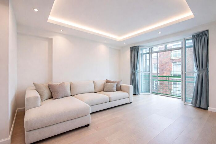 3 Bedroom Apartment To Rent In Gloucester Place, Marylebone, London, NW1