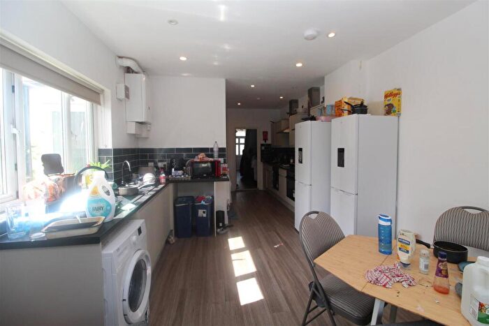 8 Bedroom House To Rent In Brithdir Street, Cardiff, CF24