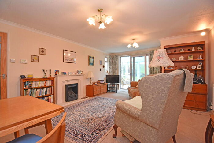 2 Bedroom Detached Bungalow For Sale In Meadow View, Uffculme, EX15