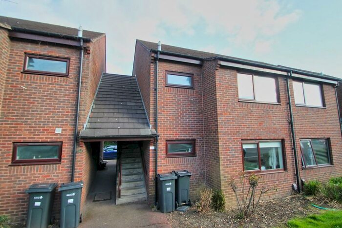 2 Bedroom Apartment To Rent In West Grove, Woodford Green, IG8