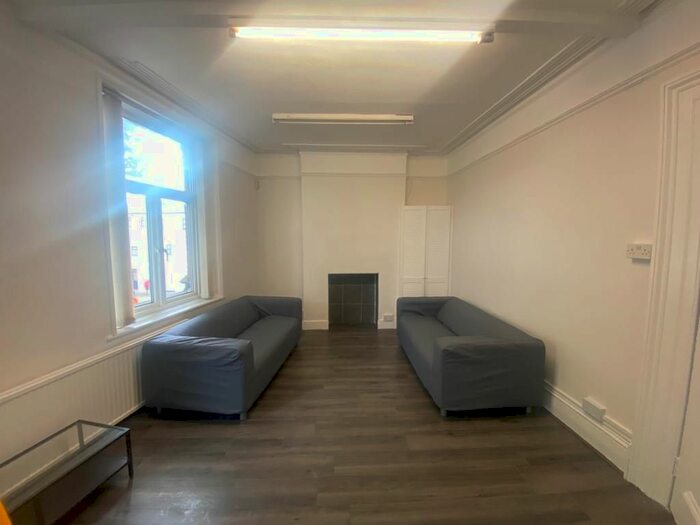 4 Bedroom Semi-Detached House To Rent In Askew Crescent, London, W12