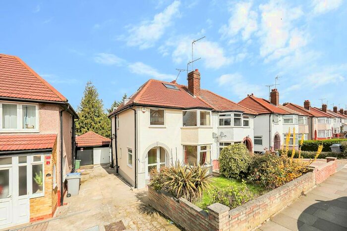 4 Bedroom Semi-Detached House To Rent In Crest Road, London, NW2