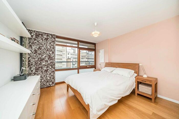 1 Bedroom Flat For Sale In Defoe House, Barbican, EC2Y