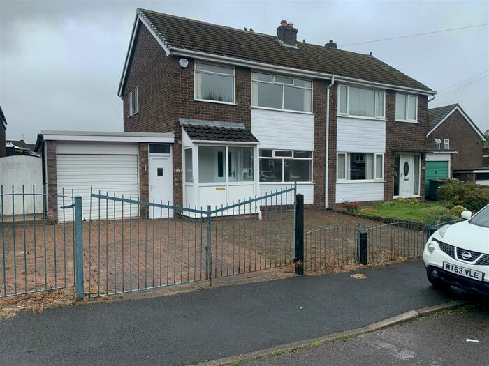 3 Bedroom House To Rent In Oakfield Drive, Hadfield, Glossop, SK13