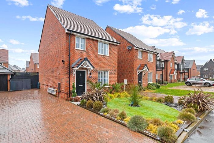 3 Bedroom Detached House For Sale In Waxwing Walk, Chichester, PO20