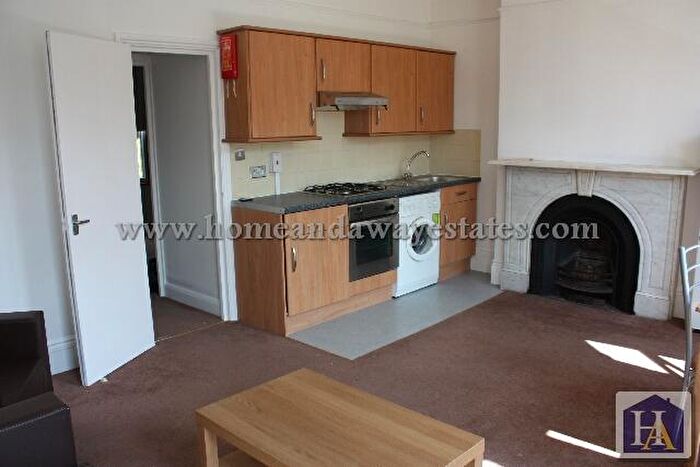 1 Bedroom Flat To Rent In Bellevue Road, Friern Barnet, N11