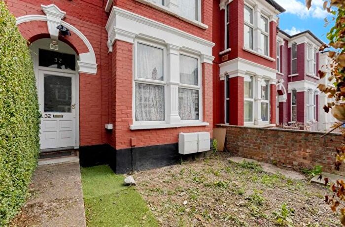 2 Bedroom Flat For Sale In Mount Pleasant Road, Tottenham, N17
