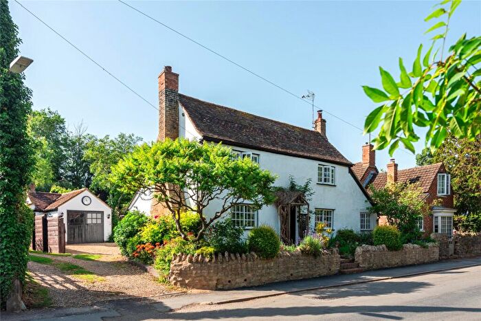3 Bedroom Detached House For Sale In High Street, Riseley, Bedfordshire, MK44