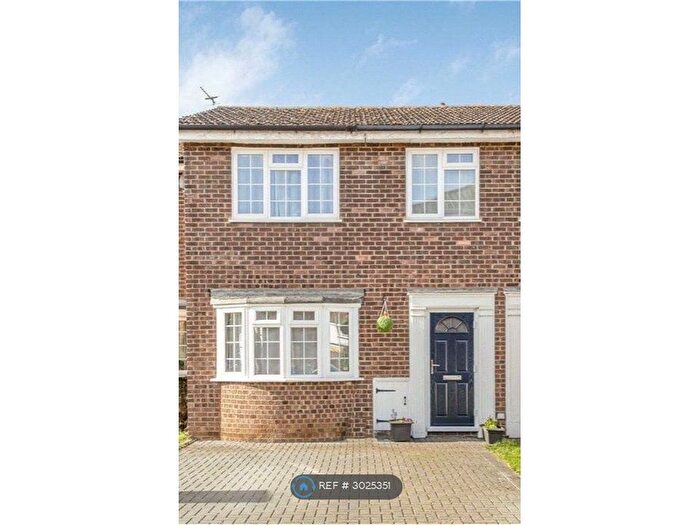 3 Bedroom Terraced House To Rent In Kingfisher Drive, Staines-Upon-Thames, TW18