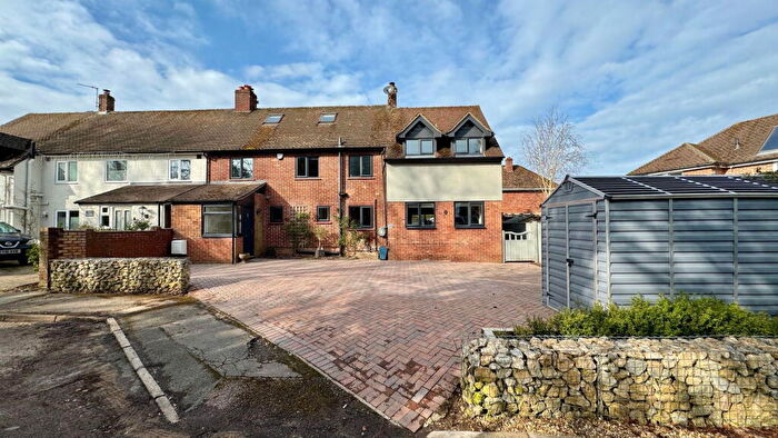 4 Bedroom Semi-Detached House For Sale In Pound Lane, Speen, Newbury, Berkshire, RG14