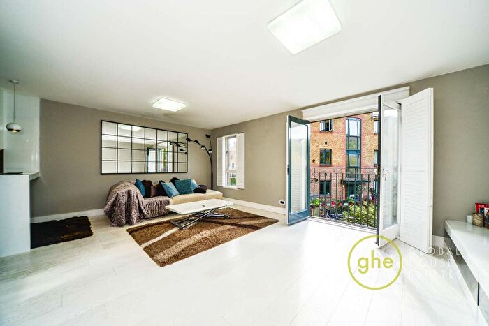 2 Bedroom Flat To Rent In Kempton Court, Whitechapel, London, E1