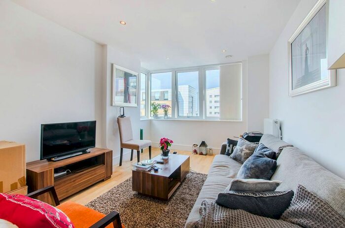 2 Bedroom Flat To Rent In Dowells Street, Greenwich, London, SE10