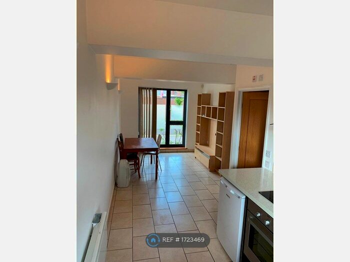 1 Bedroom Flat To Rent In Marlborough Avenue, London, E8