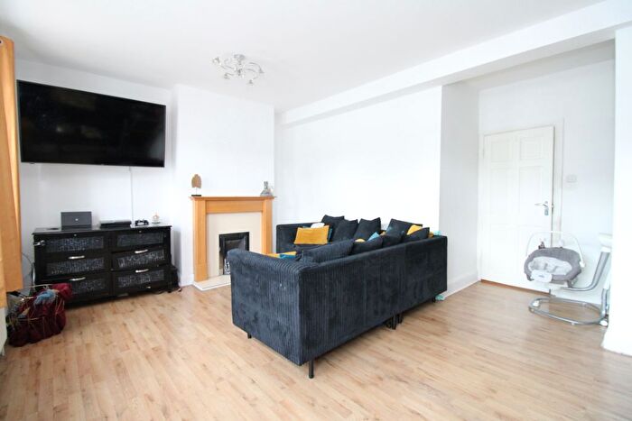3 Bedroom Flat To Rent In Dunstable Road, Luton, LU1