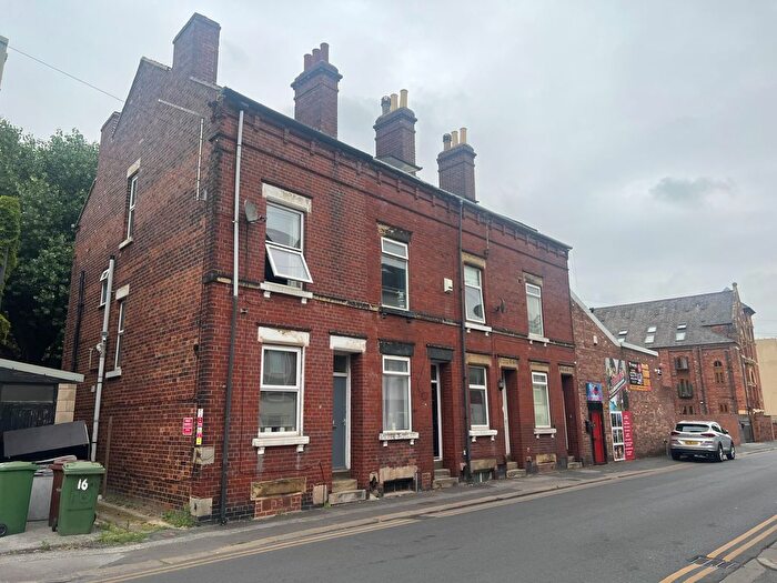 4 Bedroom Property For Sale In Grove Road, Wakefield, West Yorkshire, WF1