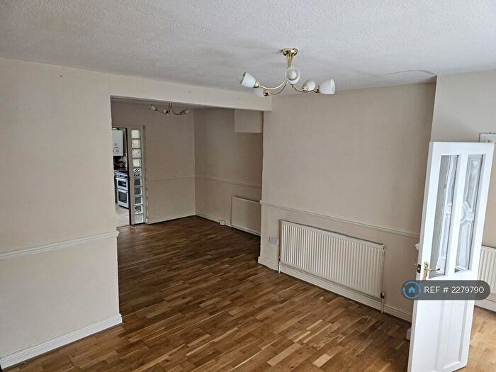 3 Bedroom Terraced House To Rent In Waverley Crescent, Romford, RM3